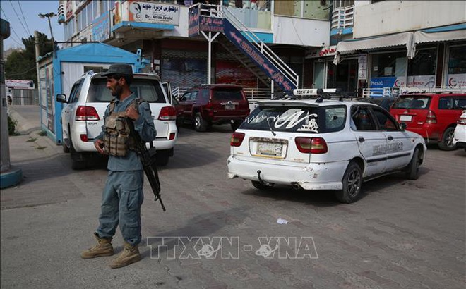 Cảnh sát gác tại hiện trường một vụ tấn công ở Kabul, Afghanistan, ngày 6/8/2021. Ảnh: THX/ TTXVN.