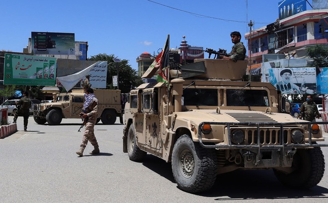 Lực lượng an ninh Afghanistan trong cuộc giao tranh với phiến quân Taliban tại tỉnh Kunduz ngày 19/5/2020. Ảnh: AFP/TTXVN