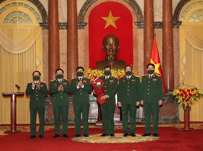 Thăng quân hàm Thượng tướng cho Giám đốc Học viện Quốc phòng Trần Việt Khoa - Ảnh 1.