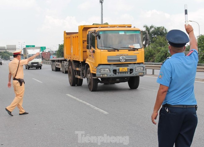 Hệ thống quét mã luồng xanh ở Thủ đô tê liệt, Thanh tra - CSGT tỏ ra... bối rối - Ảnh 4.