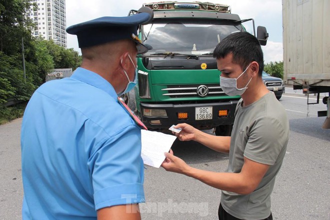 Hệ thống quét mã luồng xanh ở Thủ đô tê liệt, Thanh tra - CSGT tỏ ra... bối rối - Ảnh 7.