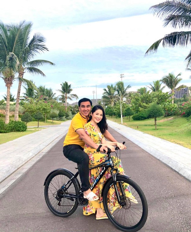Chân dung bà xã xinh đẹp, là doanh nhân thành đạt của MC Quyền Linh - Ảnh 9. Chân dung bà xã xinh đẹp, là doanh nhân thành đạt của MC Quyền Linh - Ảnh 9.