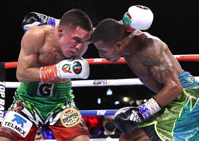 Oscar Valdez bảo vệ thành công đai thế giới sau chiến thắng đầy tranh cãi - Ảnh 8.