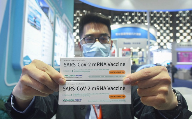 Mẫu vaccine mRNA do công ty Abogen và Walvax Biotechnology đồng phát triển. Ảnh:  Long Wei/People Visual