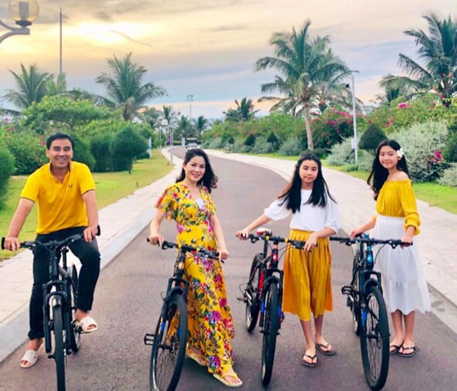 Chân dung bà xã xinh đẹp, là doanh nhân thành đạt của MC Quyền Linh - Ảnh 8. Chân dung bà xã xinh đẹp, là doanh nhân thành đạt của MC Quyền Linh - Ảnh 8.