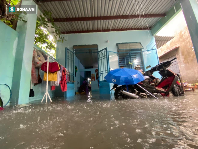 Khu dân cư khổn khổ vì mưa là ngập ngay giữa trung tâm Đà Nẵng - Ảnh 3.