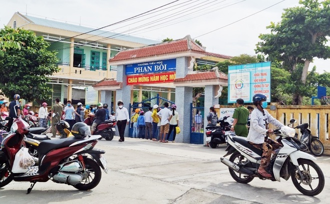 Một số trường học tại Điện Bàn tạm dừng việc đến trường để phục vụ truy vết, xét nghiệm. Ảnh: M.Tạo/báo Quảng Nam