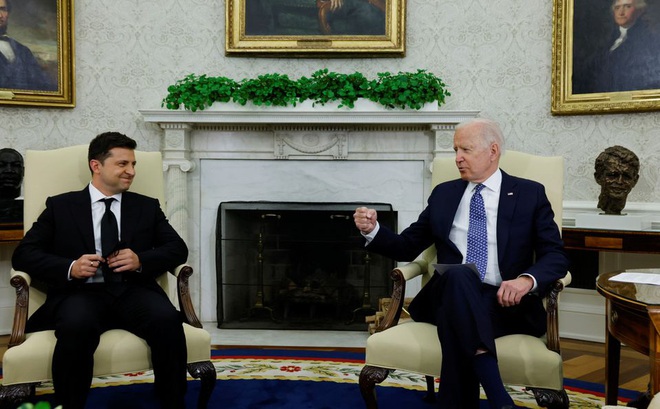 Tổng thống Mỹ Joe Biden (bên phải) gặp gỡ người đồng cấp Ukraine Volodymyr Zelensky tại Nhà Trắng ngày 1/9. Ảnh: Reuters