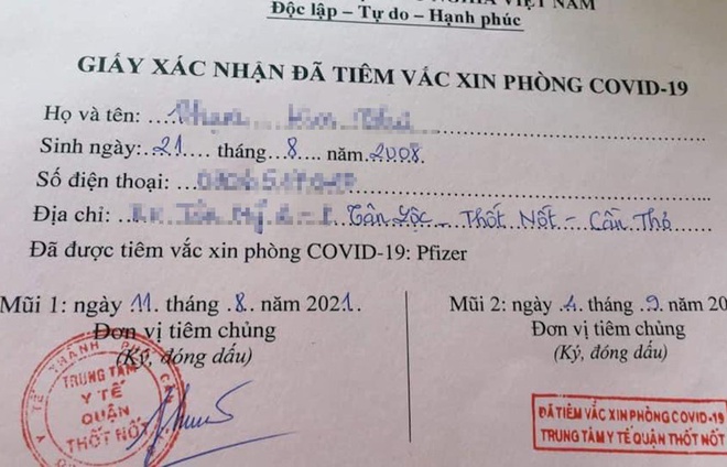 Bé gái 13 tuổi ở Cần Thơ được tiêm 2 mũi vaccine Pfizer. Hà Nội xem xét nới lỏng một số hoạt động dịch vụ sau ngày 15/9 - Ảnh 1.