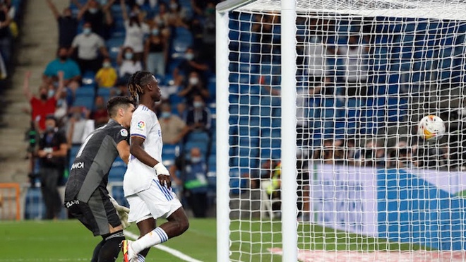 Real Madrid 5-2 Celta Vigo: Benzema ghi hat-trick, Camavinga ra mắt như mơ - Ảnh 4.