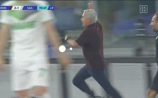 Mourinho chạy ăn mừng cuồng nhiệt