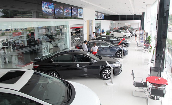 Cảnh chưa từng thấy: 200 đại lý ô tô đóng băng mùa dịch, doanh số thấp kỷ lục trong 10 năm - Ảnh 1. Cảnh chưa từng thấy: 200 đại lý ô tô đóng băng mùa dịch, doanh số thấp kỷ lục trong 10 năm - Ảnh 1.