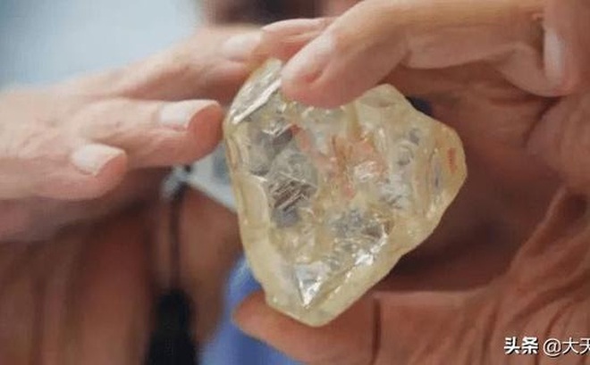 Viên kim cương 34,69 carat được tìm thấy. (Ảnh: Sohu)