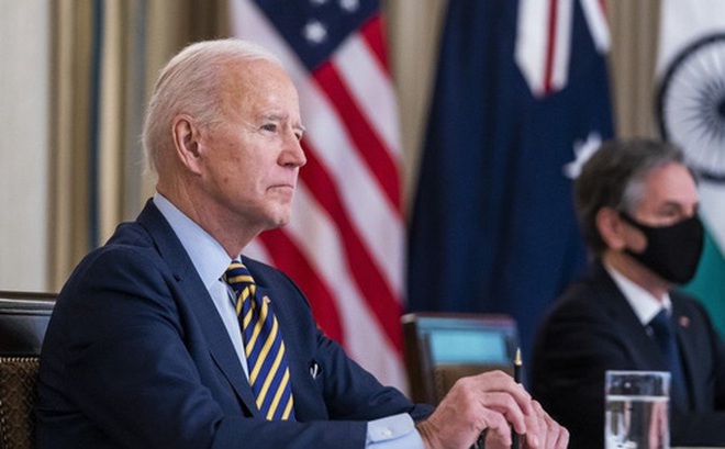 Tổng thống Mỹ Joe Biden và Ngoại trưởng Antony Blinken (phải) tại cuộc gặp trực tuyến đầu tiên của "Bộ tứ" vào tháng 3. Ảnh: EPA