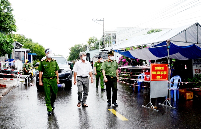 An Giang họp khẩn sau khi bị Thủ tướng gọi nhắc nhở lúc nửa đêm; Người dân ở TP. HCM choáng với giá chiếc bánh mì bán mang về - Ảnh 1.