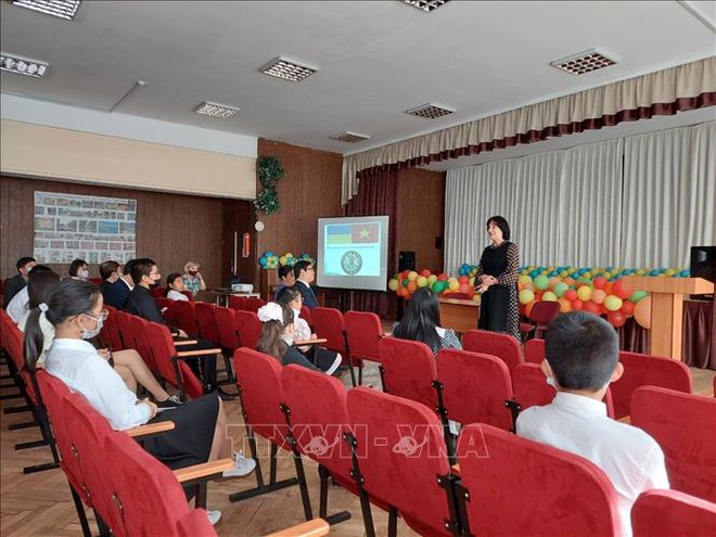 Khai giảng lớp tiếng Việt tại ngôi trường mang tên Chủ tịch Hồ Chí Minh ở Ukraine - Ảnh 1.