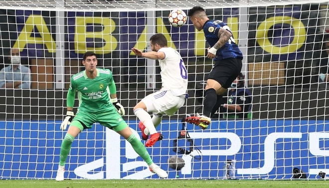 Bàn thắng phút 89 giúp Real Madrid đánh sập sào huyệt của Inter Milan - Ảnh 1.