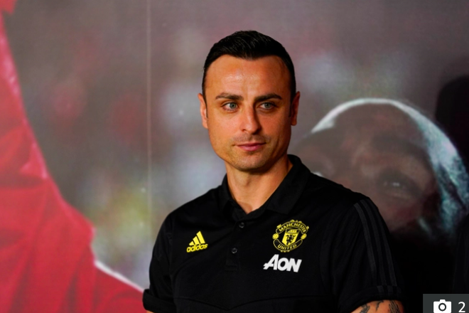 Berbatov cười khẩy trước tin đồn Ole Solskjaer sắp bay ghế - Ảnh 1.