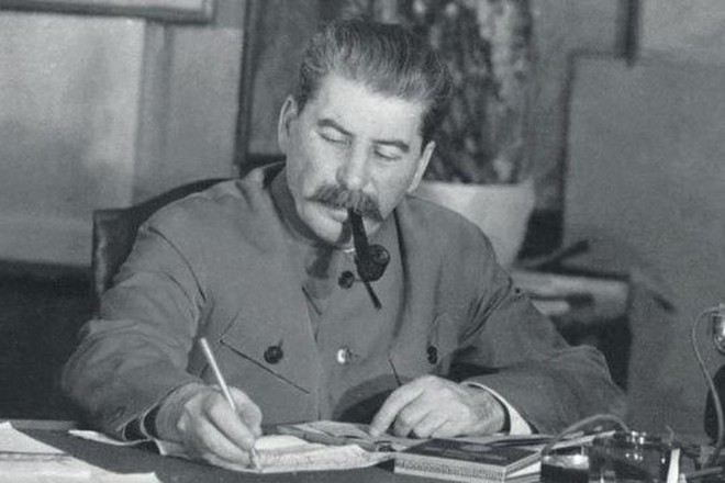 Thiên tài quân sự Stalin đã lừa cả tình báo Đức lẫn Liên Xô như thế nào? - Ảnh 2.
