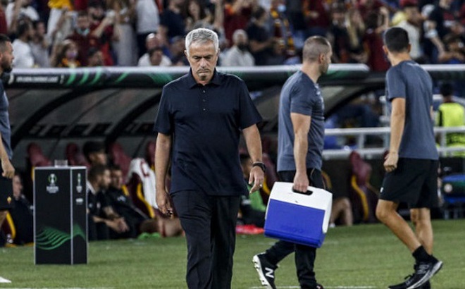 Mourinho không hài lòng dù AS Roma đại thắng 5-1