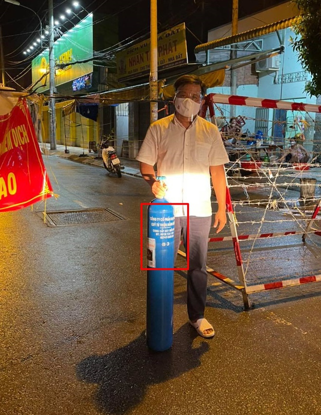 Ông Đoàn Ngọc Hải bị nghi đá xoáy ai đó khi khoe mua 1.000 vỏ bình oxy Nhật cũ xịn gấp 3 lần bình màu xanh - Ảnh 3. Ông Đoàn Ngọc Hải bị nghi đá xoáy ai đó khi khoe mua 1.000 vỏ bình oxy Nhật cũ xịn gấp 3 lần bình màu xanh - Ảnh 3.