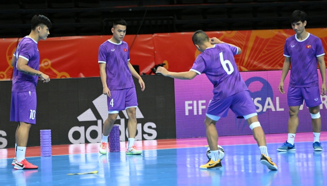 ĐT Futsal Việt Nam luyện bài tủ để quyết đấu với CH Séc - Ảnh 1.