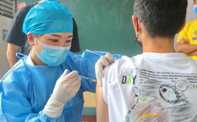 Tiêm vaccine Covid-19 ở Trung Quốc. Ảnh: Thời báo Sức khỏe