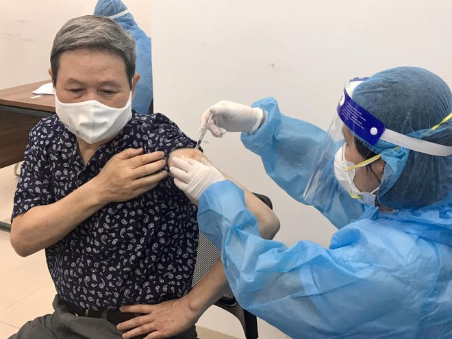 TS Việt tại Mỹ: Điểm khác lớn về phản ứng miễn dịch của người mắc COVID so với tiêm chủng, nhưng vaccine vẫn là ưu tiên số 1 - Ảnh 1. TS Việt tại Mỹ: Điểm khác lớn về phản ứng miễn dịch của người mắc COVID so với tiêm chủng, nhưng vaccine vẫn là ưu tiên số 1 - Ảnh 1.