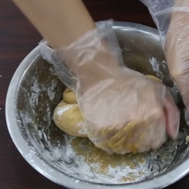 Cách làm bánh Trung thu nhân thập cẩm chuẩn vị truyền thống - Ảnh 3.