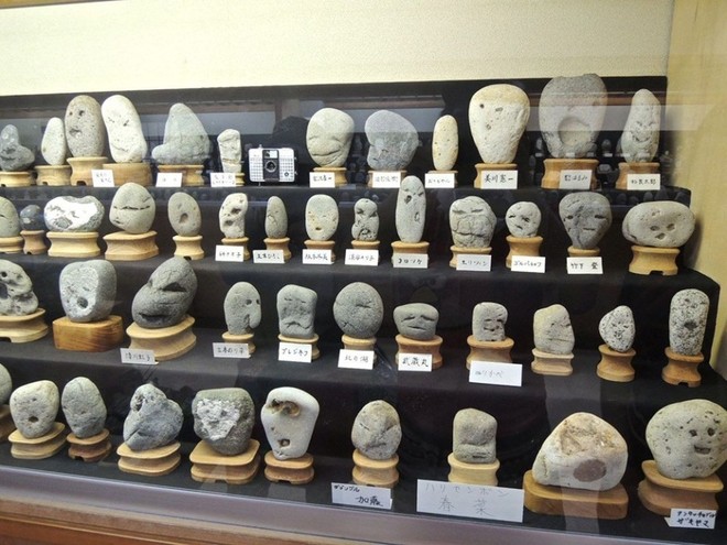Bảo tàng của những viên đá hình mặt người kỳ dị ở Nhật Bản - Ảnh 1.