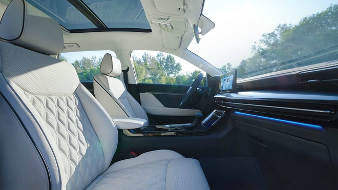 Kia Morning xây xẩm vì mẫu ô tô giá rẻ hơn 50 triệu vừa ra mắt - Ảnh 5. Kia Morning xây xẩm vì mẫu ô tô giá rẻ hơn 50 triệu vừa ra mắt - Ảnh 5.
