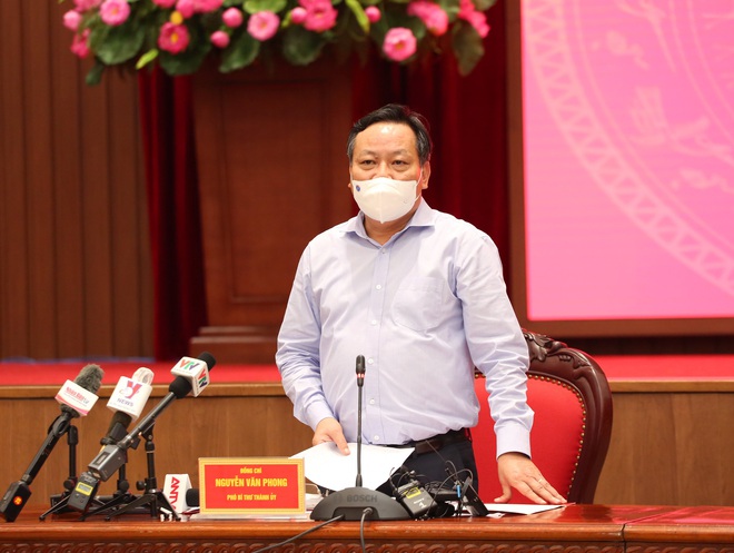 Phó Bí thư Hà Nội: Thành quả chống dịch bị thách thức lớn sau việc người dân đổ ra đường đêm Trung thu - Ảnh 1. Phó Bí thư Hà Nội: Thành quả chống dịch bị thách thức lớn sau việc người dân đổ ra đường đêm Trung thu - Ảnh 1.