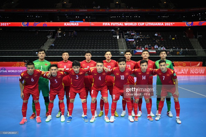 Thủ môn futsal Việt Nam xúc động khi giành vé vào vòng 1/8 World Cup: Con người Việt Nam là động lực để em thi đấu - Ảnh 2.