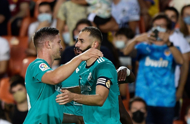 Valencia 1-2 Real Madrid: “Kền kền trắng” và 2 phút điên rồ ở Mestalla - Ảnh 2.