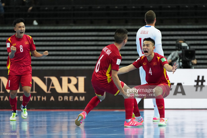 Thủ môn futsal Việt Nam xúc động khi giành vé vào vòng 1/8 World Cup: Con người Việt Nam là động lực để em thi đấu - Ảnh 4.