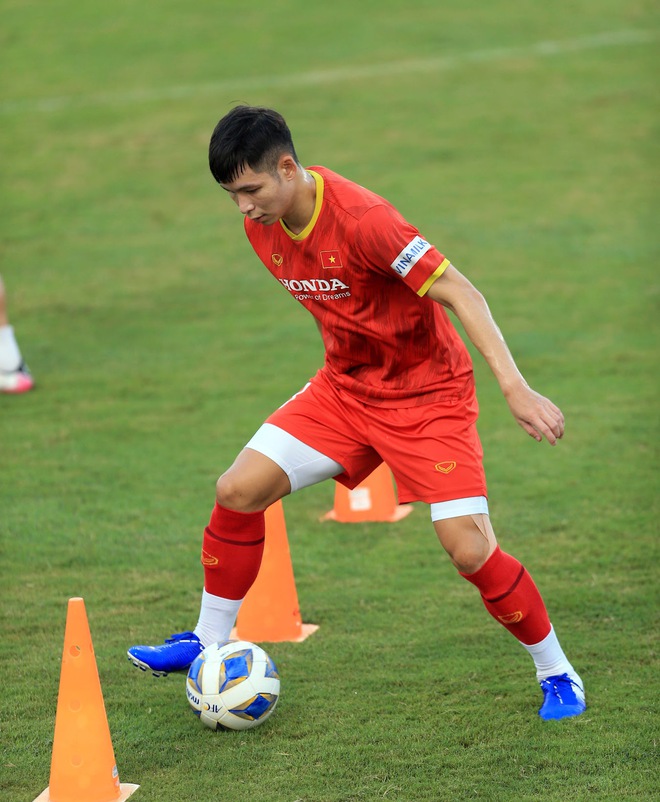 Thêm một cầu thủ U22 được bổ sung lên đội tuyển Việt Nam cho chiến dịch Vòng loại World Cup 2022 - Ảnh 3.