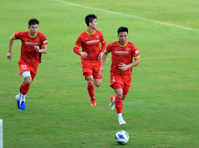 Thêm một cầu thủ U22 được bổ sung lên đội tuyển Việt Nam cho chiến dịch Vòng loại World Cup 2022 - Ảnh 5.