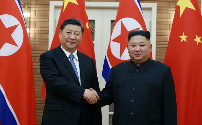 Chủ tịch Triều Tiên Kim Jong-un (phải) và Chủ tịch Trung Quốc Tập Cận Bình tại Bình Nhưỡng. Ảnh: KCNA