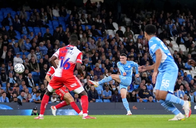 Sao Nhật Bản lập cú đúp giúp Liverpool thắng đậm, Manchester City cũng nhân cơ hội trút giận - Ảnh 11.