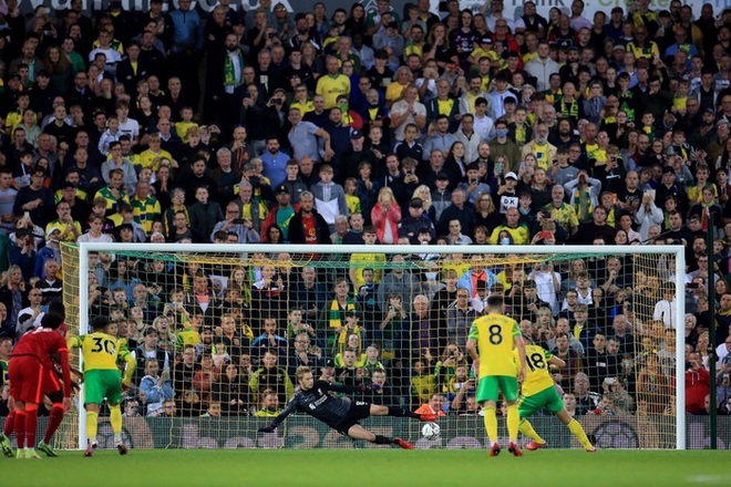 Sao Nhật Bản lập cú đúp giúp Liverpool thắng đậm, Manchester City cũng nhân cơ hội trút giận - Ảnh 4.