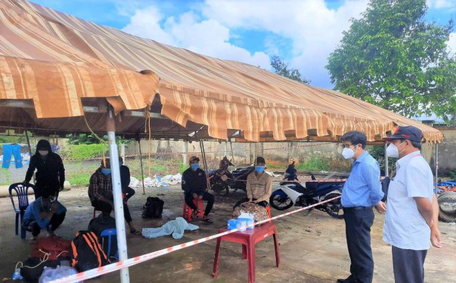 Lãnh đạo huyện Đắk R'lấp tìm hướng giải quyết cho 12 ngư dân.
