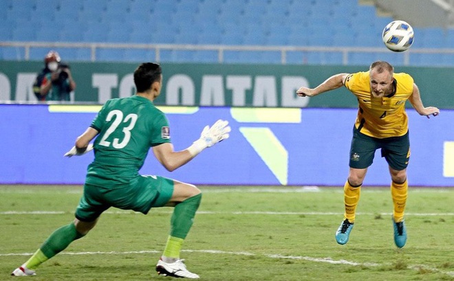 Mặt sân Mỹ Đình lộ chất lượng xấu ở trận đấu của đội tuyển Việt Nam với Australia.