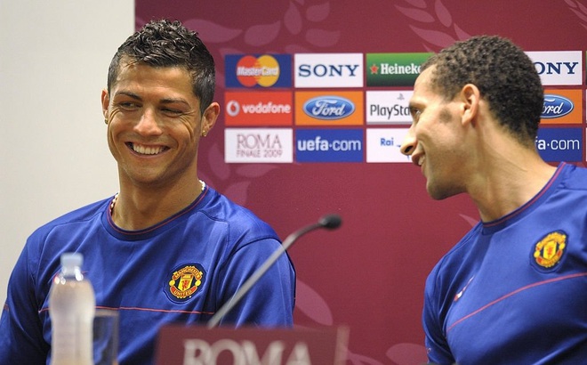 Ferdinand hết sức bất ngờ với Ronaldo. Ảnh: Getty