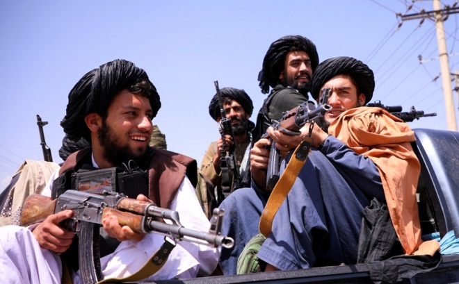 Gia đình của các cựu quan chức nói rằng, các chiến binh Taliban đã chiếm đoạt đồ nhà và ô tô riêng của họ. Ảnh: Reuters