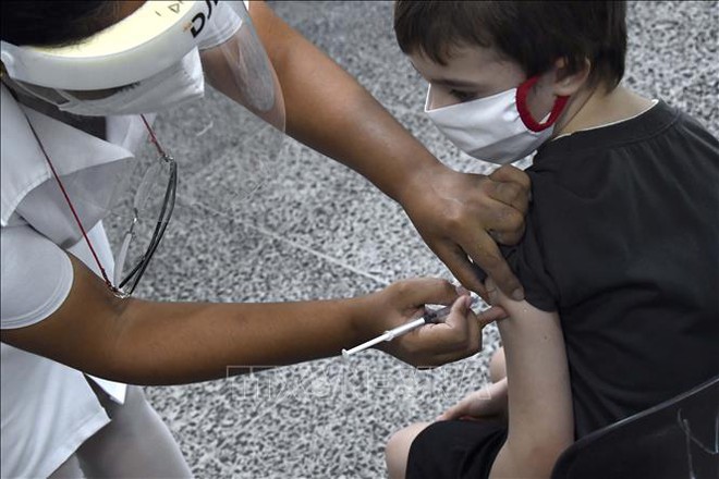 Tin vui tới tấp: Sáng nay, TP.HCM đón nhận lô vắc xin cực lớn; Đơn hàng vắc xin bom tấn đang trên đường về Việt Nam - Ảnh 1.
