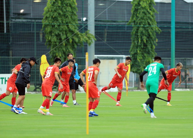 Cầu thủ U22 Việt Nam nỗ lực cạnh tranh suất tham dự vòng loại U23 châu Á 2022 - Ảnh 4.