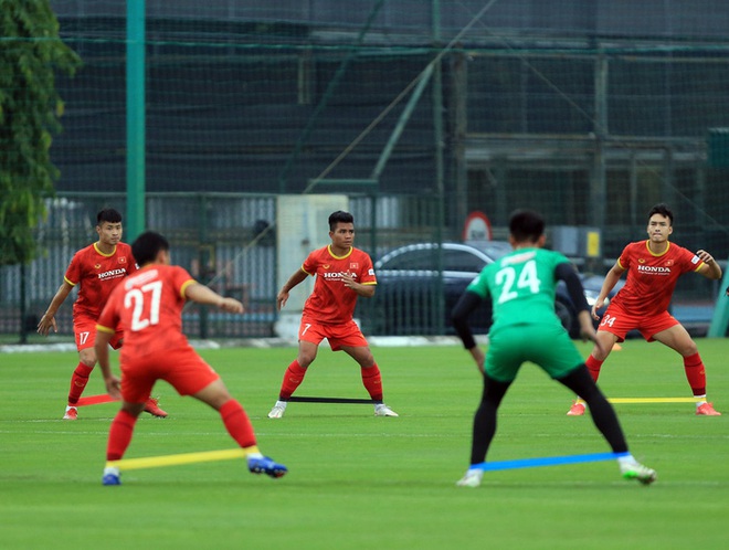 Cầu thủ U22 Việt Nam nỗ lực cạnh tranh suất tham dự vòng loại U23 châu Á 2022 - Ảnh 8.