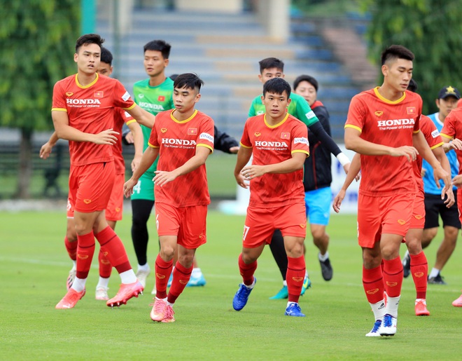 Cầu thủ U22 Việt Nam nỗ lực cạnh tranh suất tham dự vòng loại U23 châu Á 2022 - Ảnh 9.