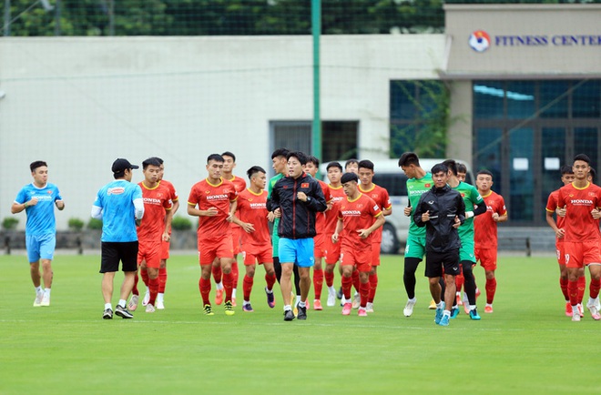 Cầu thủ U22 Việt Nam nỗ lực cạnh tranh suất tham dự vòng loại U23 châu Á 2022 - Ảnh 11.