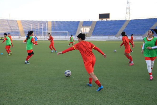 Tạm quên chiến thắng 16-0, tuyển nữ Việt Nam đặt mục tiêu 3 điểm ở trận gặp chủ nhà Tajikistan - Ảnh 2.